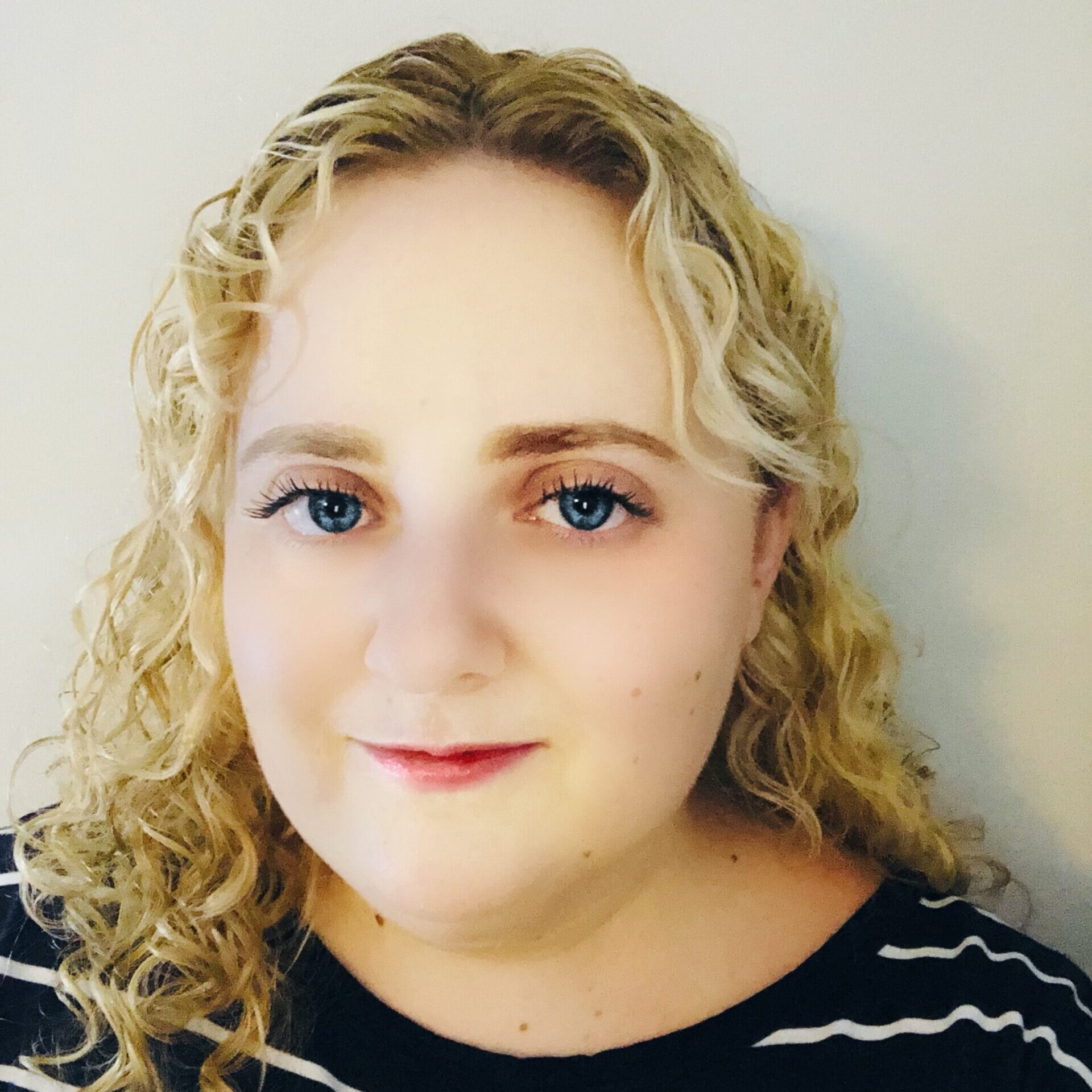 Gabriella Mayer Headshot